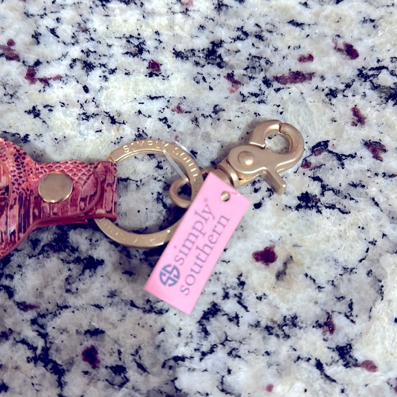 NEW Simply Southern Apple Airtag Holder (keyring) - Picture 3 of 4